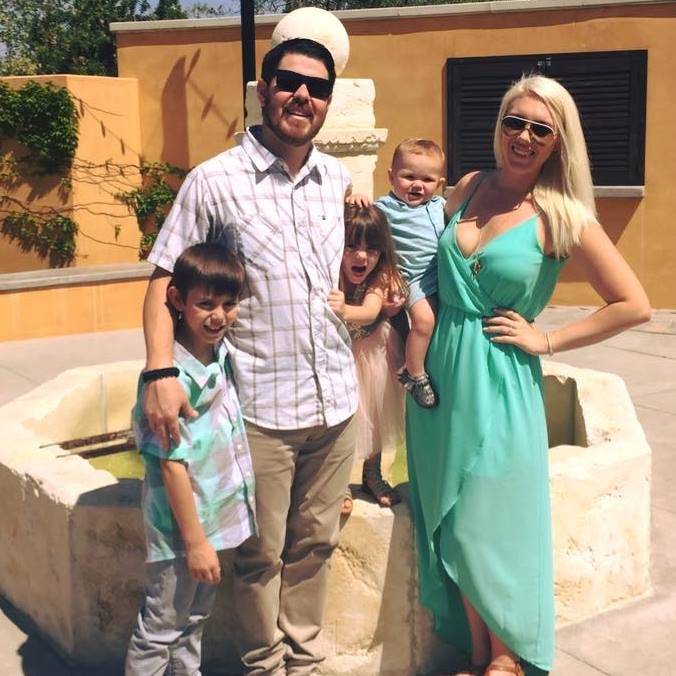 Keri Lynn Galvan with her husband and children in 2016 Facebook