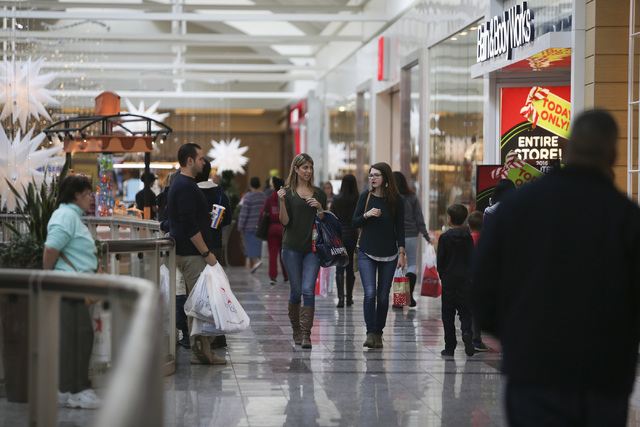 Shoppers walk the second floor of Galleria at Sunset in Henderson. (Brett Le Blanc/Las Vegas Review-Journal) Follow @bleblancphoto