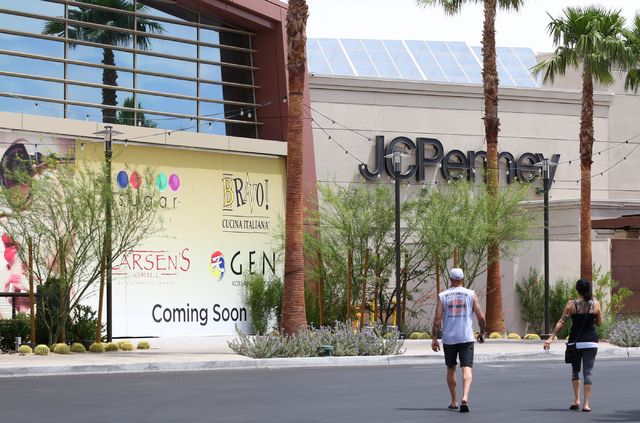 People walk near Galleria at Sunset mall in Henderson. (Ronda Churchill/Las Vegas Review-Journal)