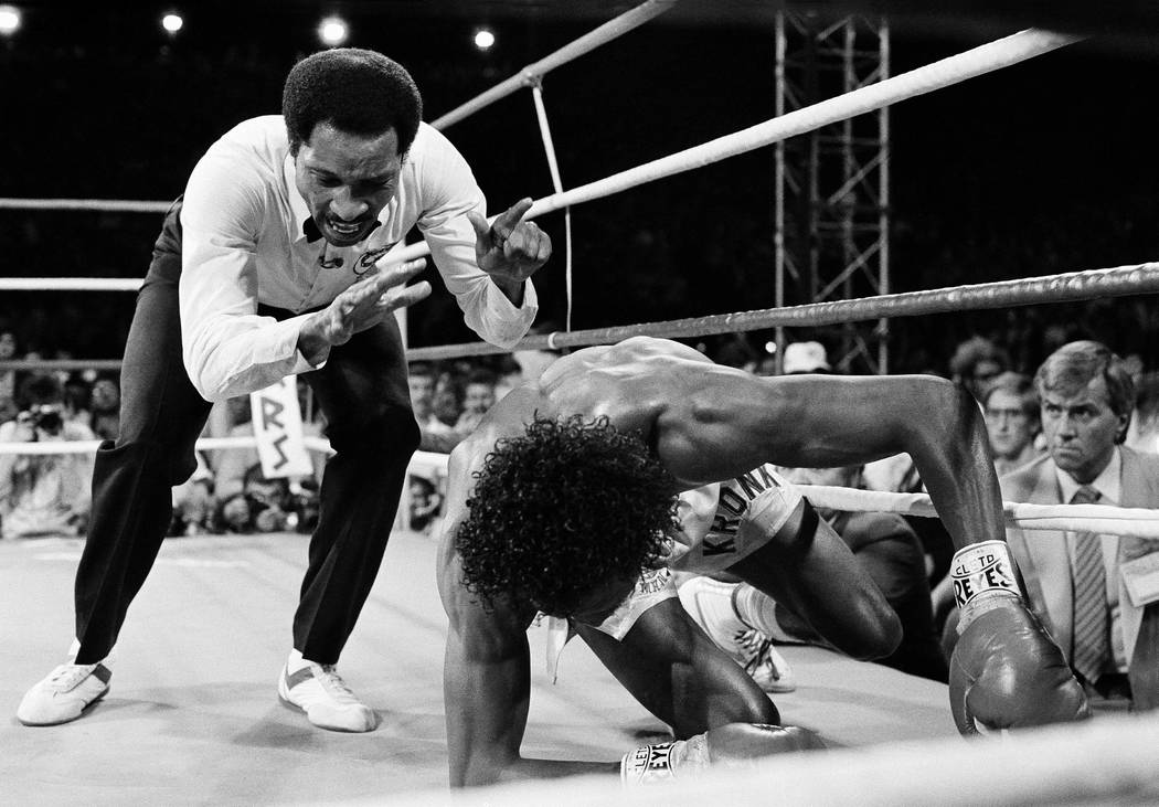 Referee Richard Steele continues his count as Thomas &quot;Hitman&quot; Hearns struggles to his feet after being knocked out in the third round of Monday night's fight, April 16, 1985 in L ...