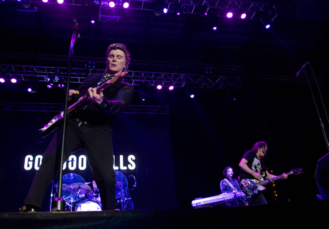 John Rezeznik, left and Robby Takac of the Goo Goo Dolls perform after the 5K portion of the Rock ԮՠRoll Las Vegas Marathon at the Las Vegas Festival Grounds on The Strip on Saturday,  ...