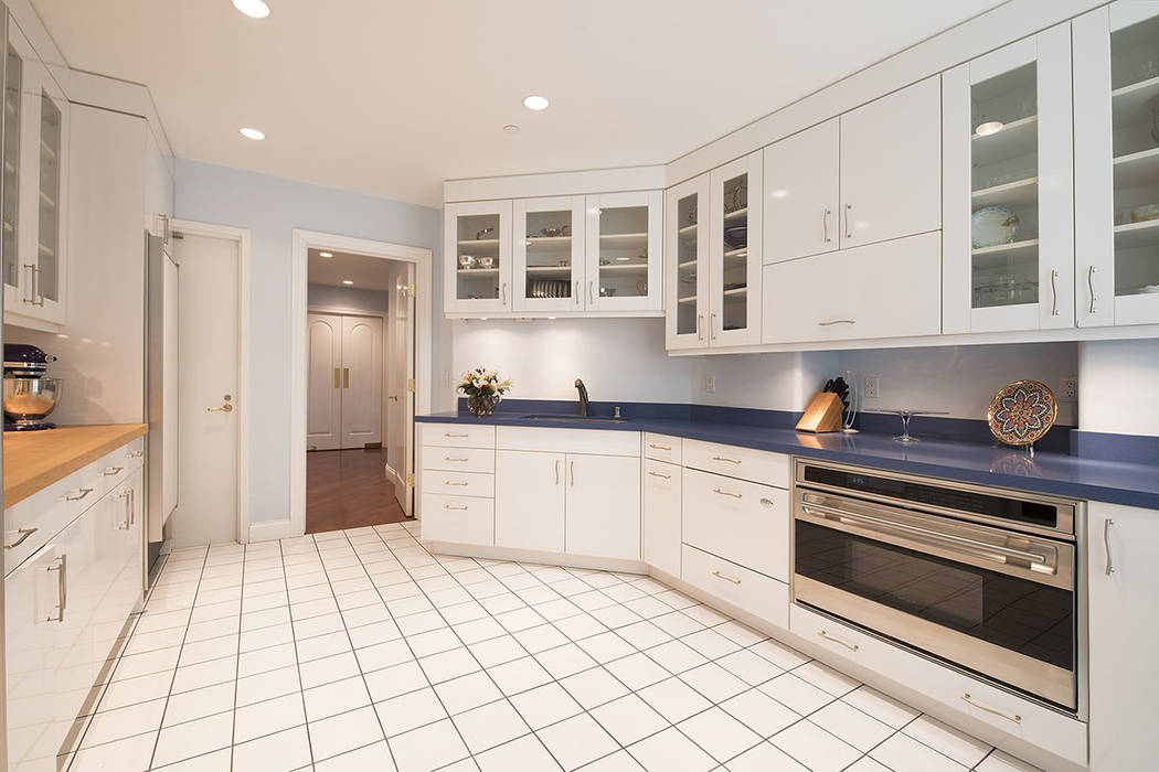 The main kitchen. (Synergy|Sotheby’s International Realty)