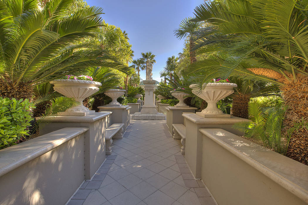 Park Towers has a garden area. (Synergy|Sotheby’s International Realty)