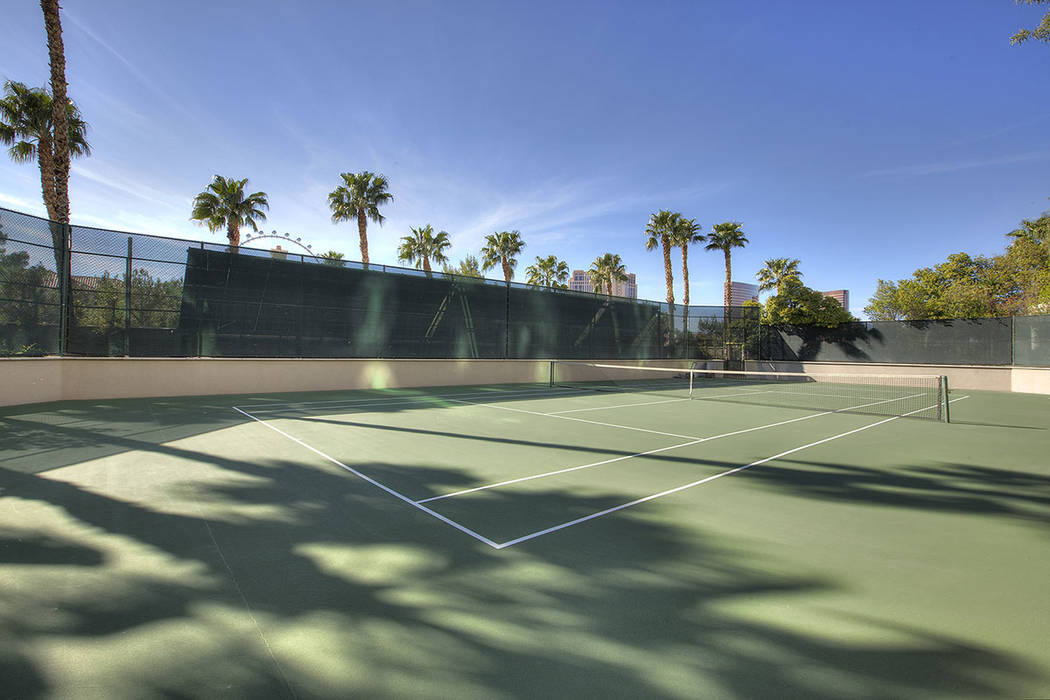 The tennis courts. (Synergy|Sotheby’s International Realty)