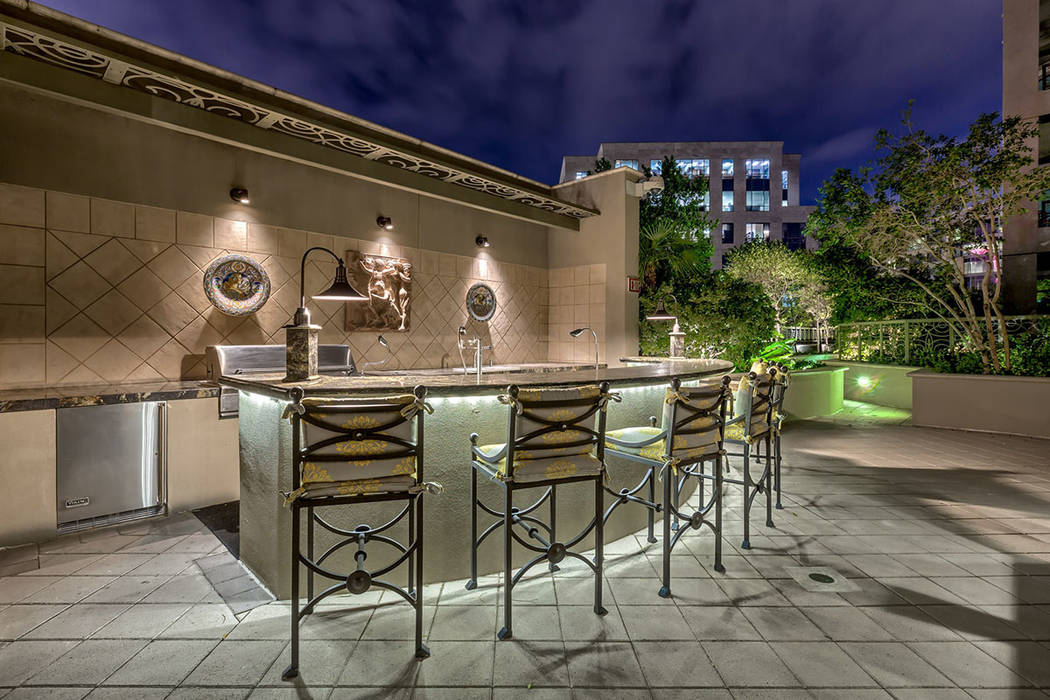 The common area has spaces for entertaining. (Synergy|Sotheby’s International Realty)