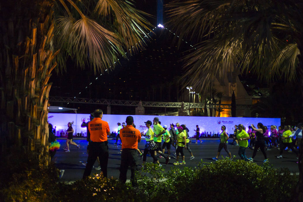 Security guards watch race participants outside of the Luxor during the Rock 'n' Roll Marathon in Las Vegas on Sunday, Nov. 12, 2017. Chase Stevens Las Vegas Review-Journal @csstevensphoto