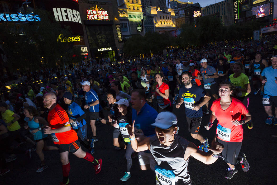 Half marathon participant Dennis Lau heads out from the start of the Rock 'n' Roll Marathon in Las Vegas on Sunday, Nov. 12, 2017. Chase Stevens Las Vegas Review-Journal @csstevensphoto