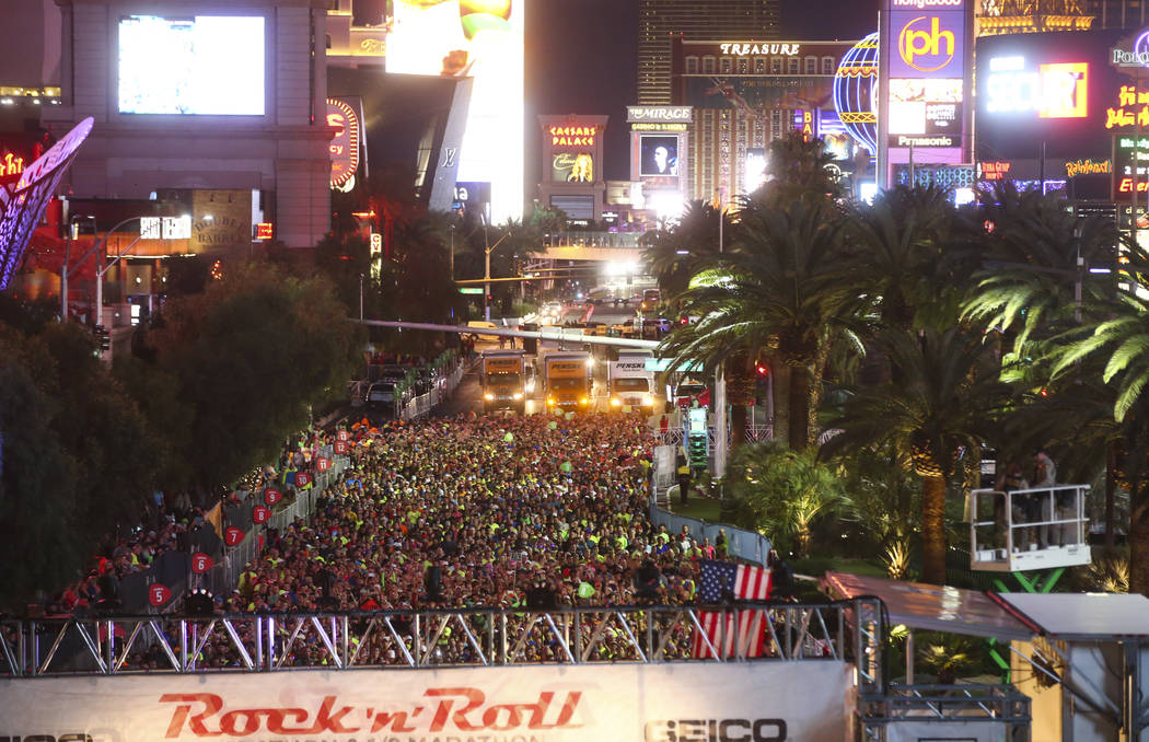 Marathon participants line up at the start of the Rock 'n' Roll Marathon in Las Vegas on Sunday, Nov. 12, 2017. Chase Stevens Las Vegas Review-Journal @csstevensphoto
