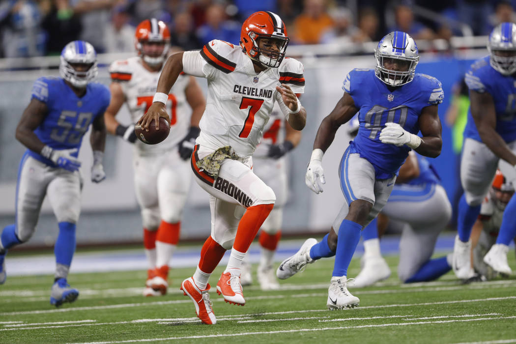 Cleveland Browns quarterback DeShone Kizer (7) runs against the Detroit Lions during an NFL football game in Detroit, Sunday, Nov. 12, 2017. (AP Photo/Paul Sancya)