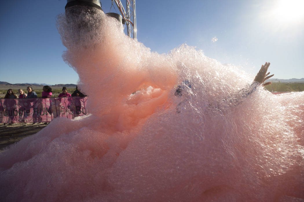 Runners take part in colorful Bubble Run in Las Vegas — PHOTOS Las