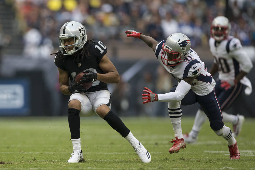 Oakland Raiders wide receiver Seth Roberts (10) makes a catch against New England Patriots cornerback Jonathan Jones (31) in the NFL football game at Estadio Azteca in Mexico City, Sunday, Nov. 19 ...