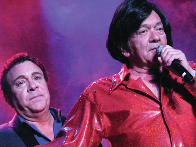 Frankie and Joey Scinta perform at the Plaza Feb. 16. F. Andrew Taylor/View