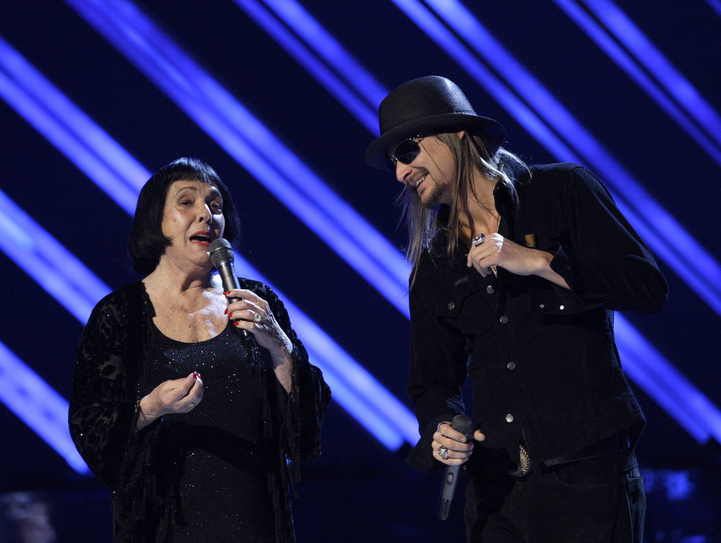 Kid Rock and Keely Smith present an award at the 50th Annual Grammy Awards on Sunday, Feb. 10, 2008, in Los Angeles. (AP Photo/Kevork Djansezian)