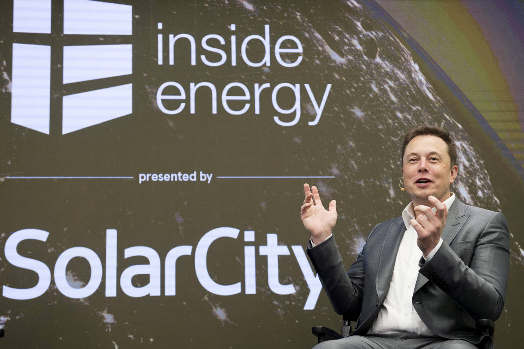 Elon Musk, Chairman of SolarCity and CEO of Tesla Motors, speaks at SolarCity's Inside Energy Summit in Manhattan, New York October 2, 2015. (Rashid Umar Abbasi/Reuters, File)
