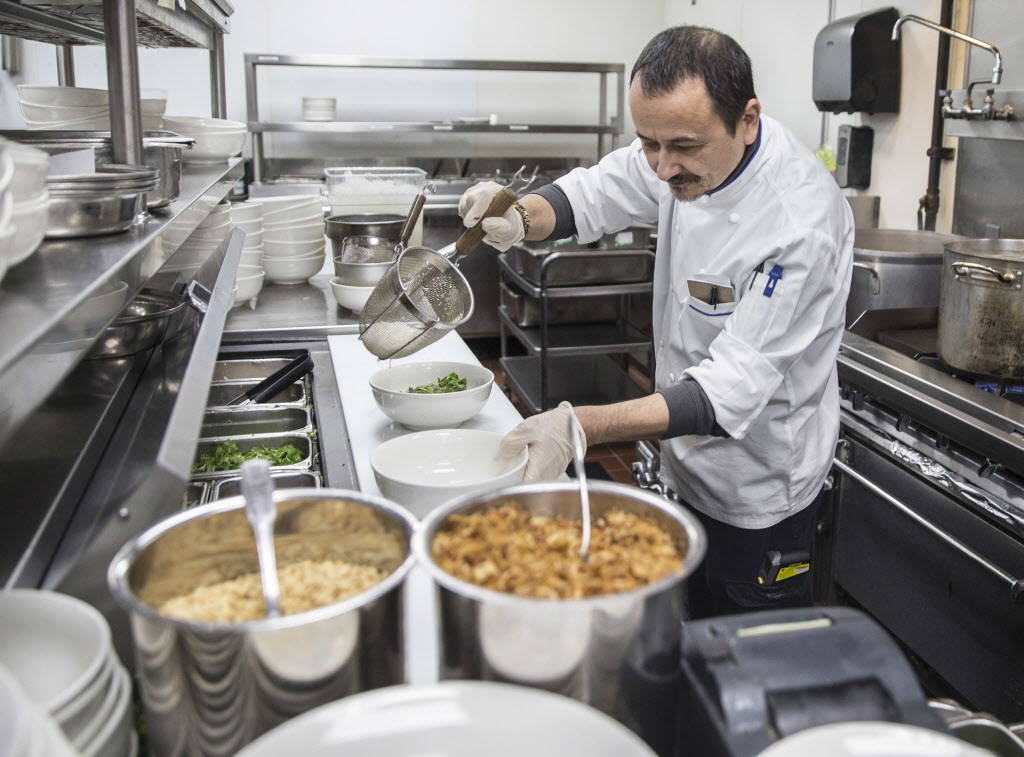 Chef Thierry Mai prepares pho in the kitchen at The Coffee Shop on Friday, January 5, 2018, at Treasure Island hotel-casino, in Las Vegas. Benjamin Hager Las Vegas Review-Journal @benjaminhphoto