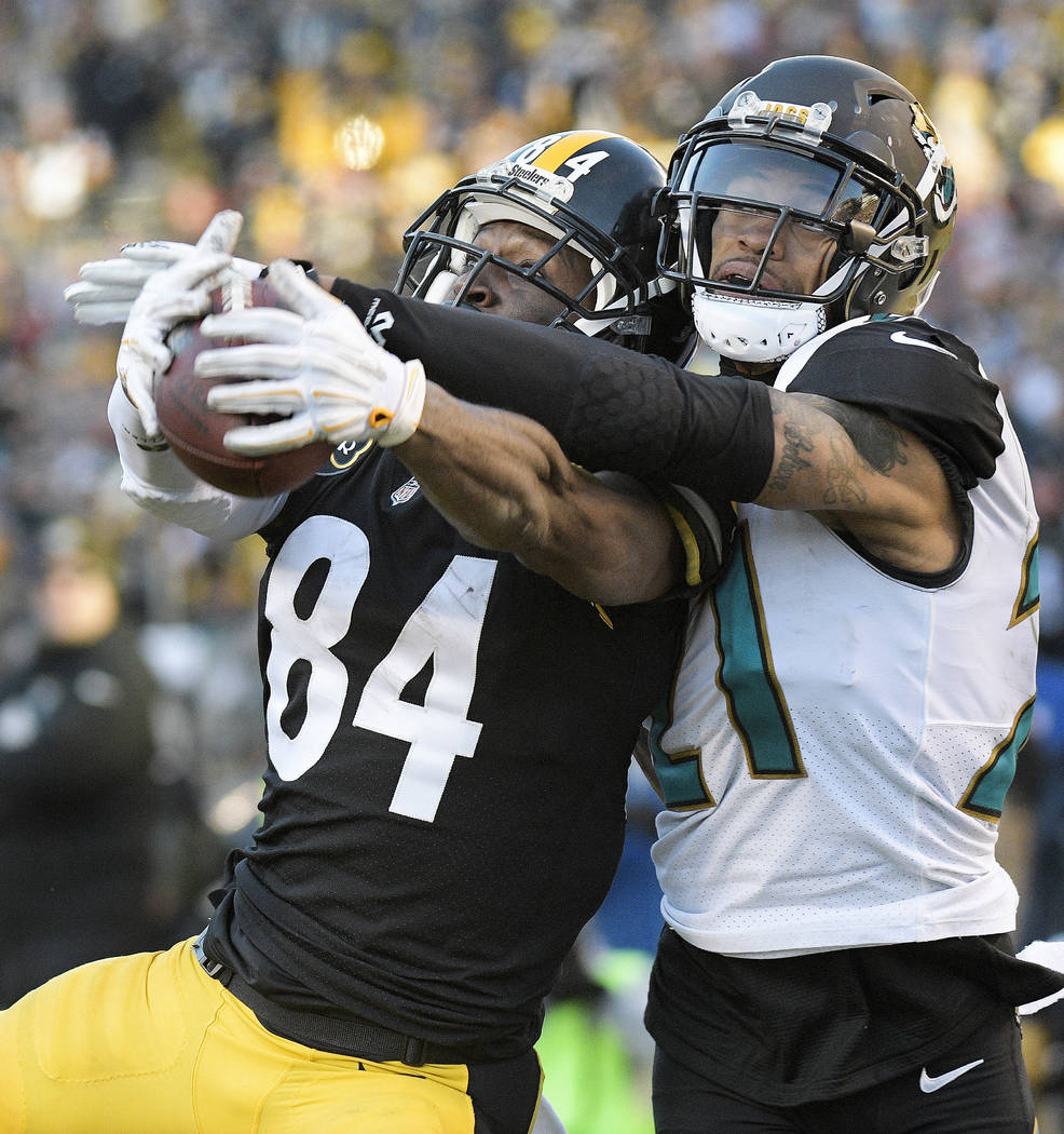 Pittsburgh Steelers wide receiver Antonio Brown (84) catches a pass from  quarterback Ben Roethlisberger for a touchdown with Jacksonville Jaguars  cornerback A.J. Bouye (21) defending during the se …