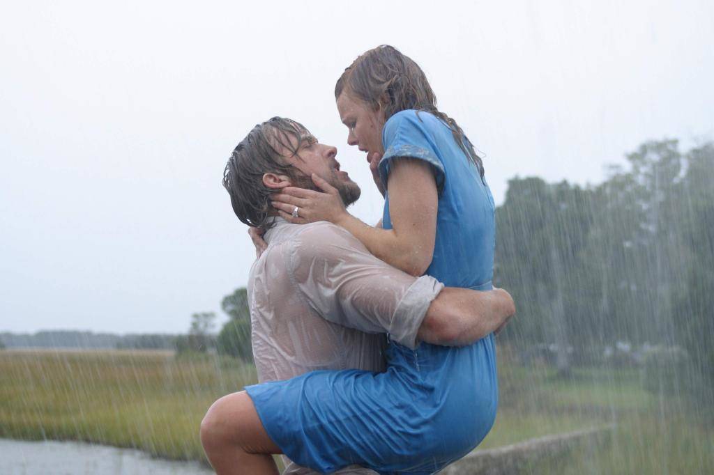 Ryan Gosling and Rachel McAdams play Noah and Allie Calhoun in 2004's "The Notebook." (New Line Cinema)