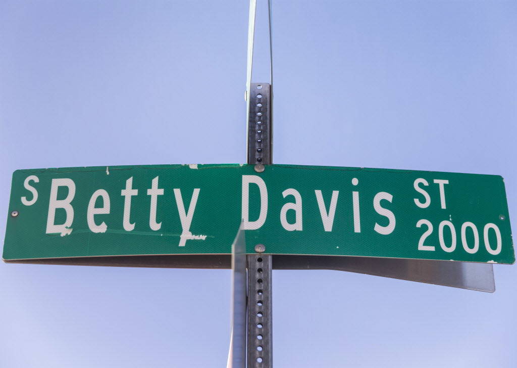 Betty Davis Street on Wednesday, Dec. 20, 2017, in Las Vegas. Benjamin Hager Las Vegas Review-Journal @benjaminhphoto