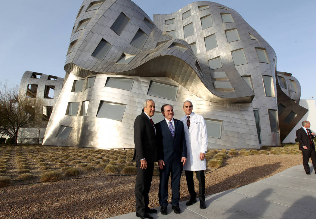 Secretary of Veteran's Affairs David Shulkin, center, at the Lou Ruvo Center for Brain Health, Cleveland Clinic with founder Larry Ruvo, left, and Director Dr. Jeffrey Cummings Friday, March 9, 20 ...