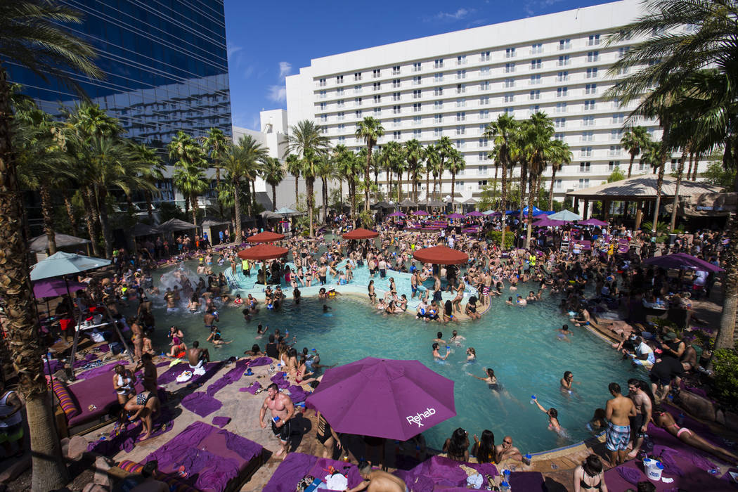 Vegas pool party: 8 tips for dayclub first timers