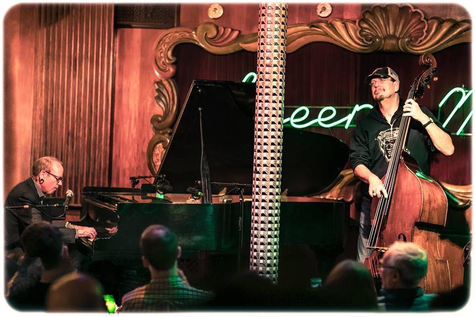 Mike "Jonesy" Jones and Penn Jillette are shown at the Green Mill Jazz Club in Chicago on Saturday, March 24, 2018. (Michael Jackson)