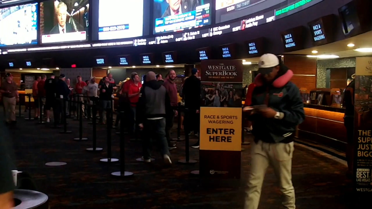 March Madness bettors camp out for seats at Las Vegas ...