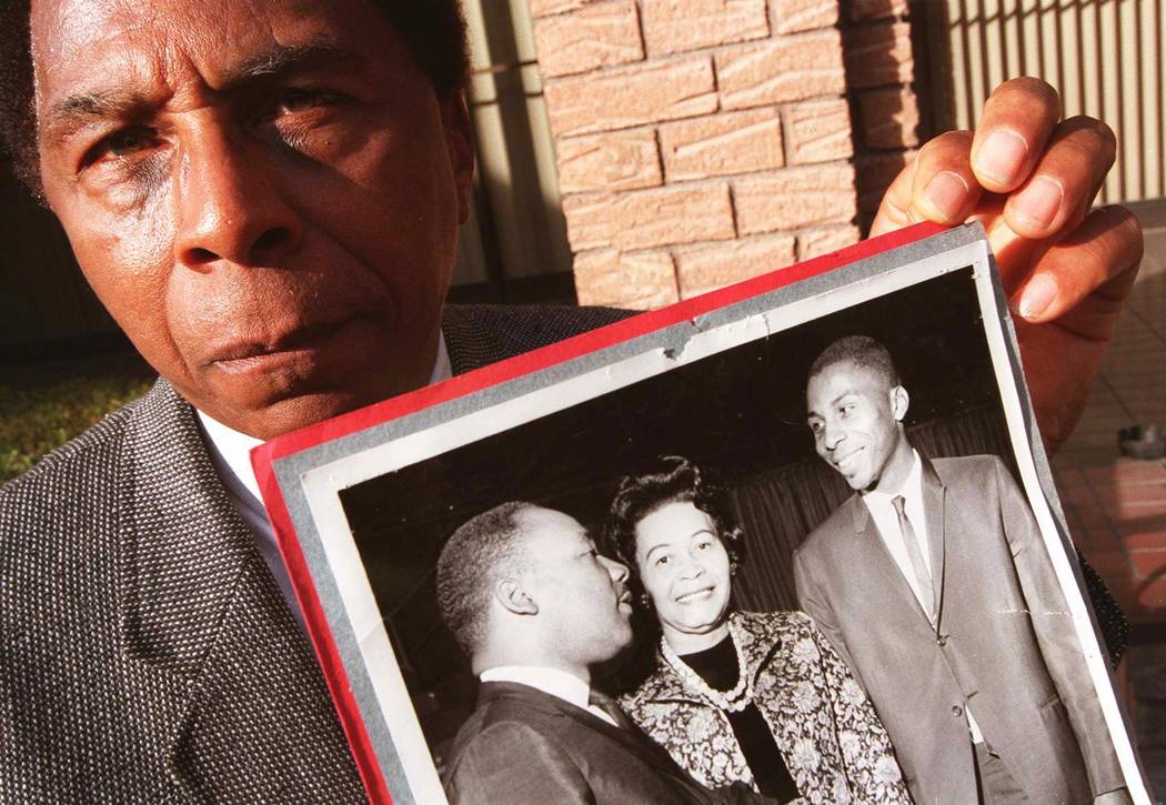 Reverend Marion Bennett holding a 1964 photo of him and Martin Luther King Jr. (Jill Sagers/Las Vegas Review-Journal)