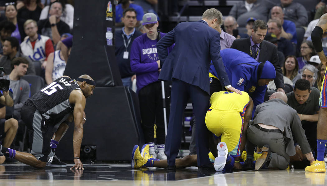 Sacramento Kings forward Vince Carter, left, watches as Golden