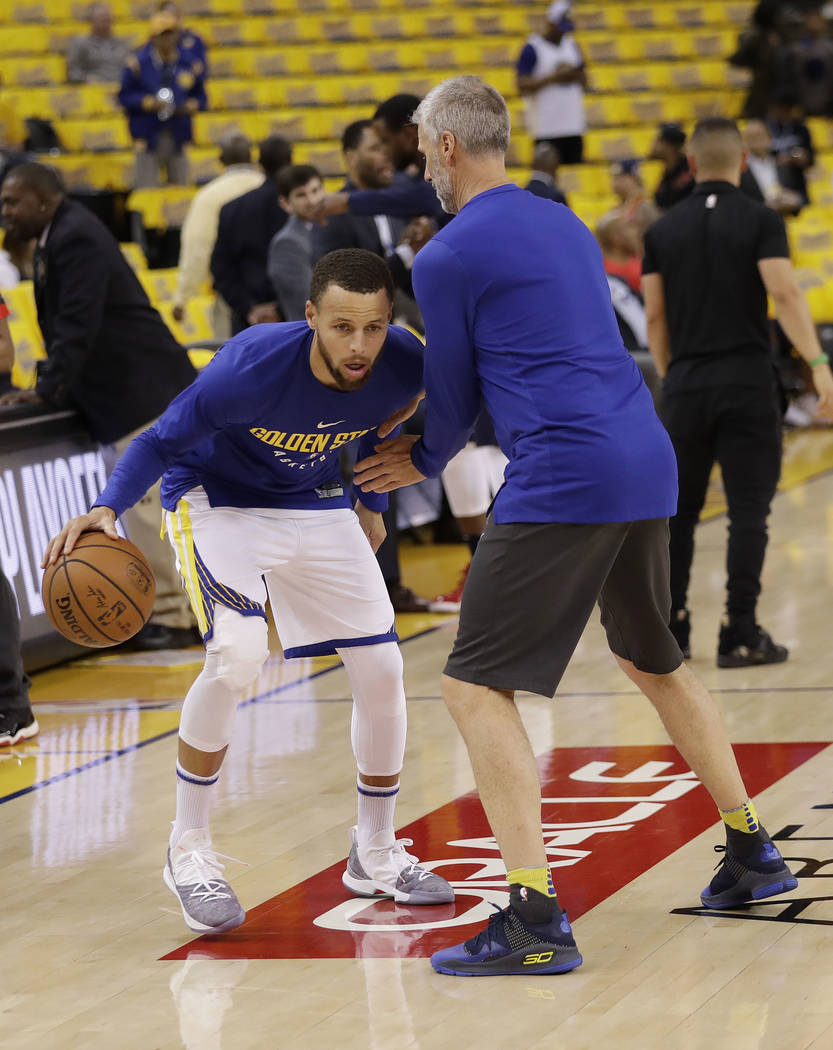 Golden State Warriors Stephen Curry left goes through warmups