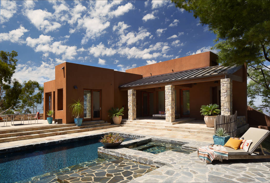 Dunn-Edwards Dunn-Edwards Weathered Saddle paint complements the stone accents of this desert modern estate.