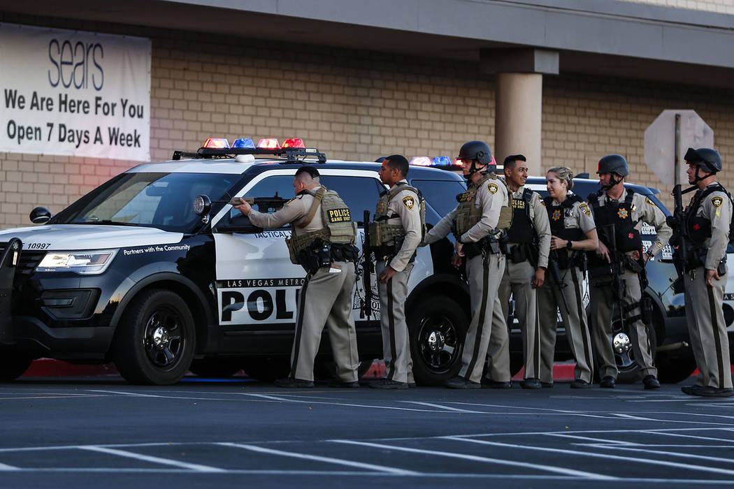 Police cordon off the outside Sears at the Boulevard Mall in Las Vegas on Thursday, May 17, 2018. Andrea Cornejo Las Vegas Review-Journal @drea_cornejo
