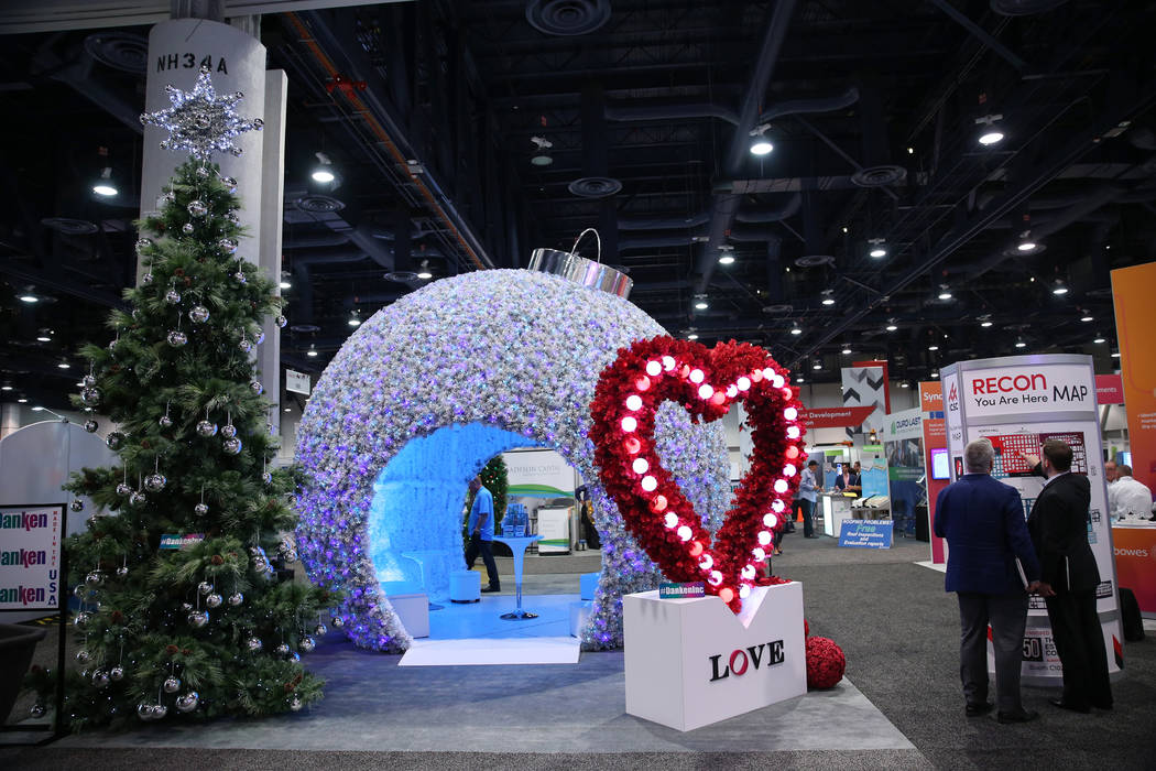 RECon expo sends message that shopping centers may not be dying after