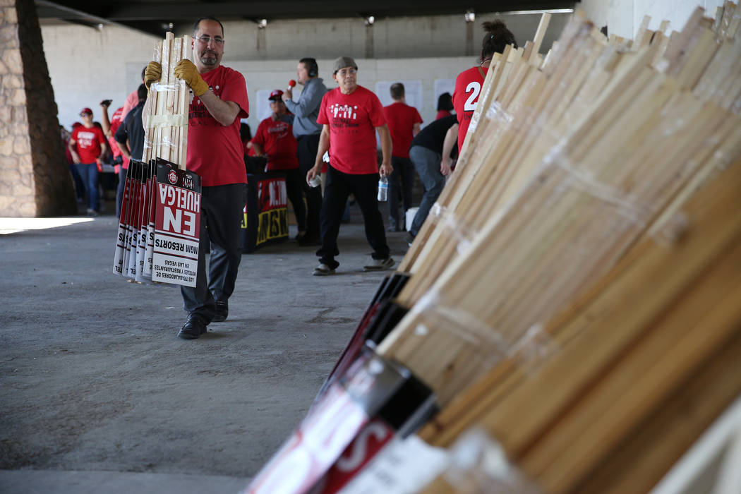 Security officers union at Mandalay Bay votes to sign 3-year contract, Casinos & Gaming