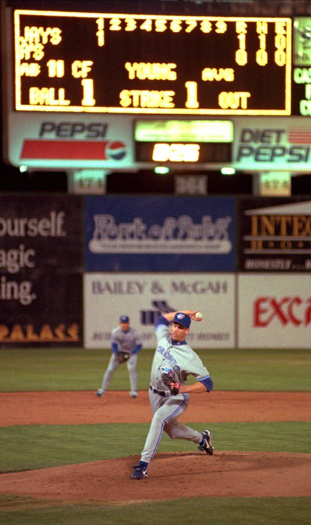 Toronto Blue Jays starting pitcher Erik Hanson pitches to an Oakland Athletics batter in the first inning, Monday night, April 1, 1996 at Cashman Field in Las Vegas. Hanson was credited with win d ...