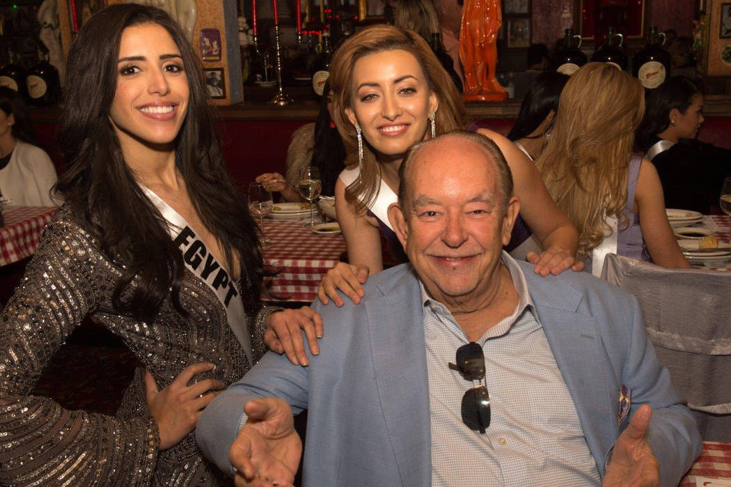 Miss Universe contestants and Robin Leach at Buca di Beppo Italian restaurant on East Flamingo Road. (Tom Donoghue)