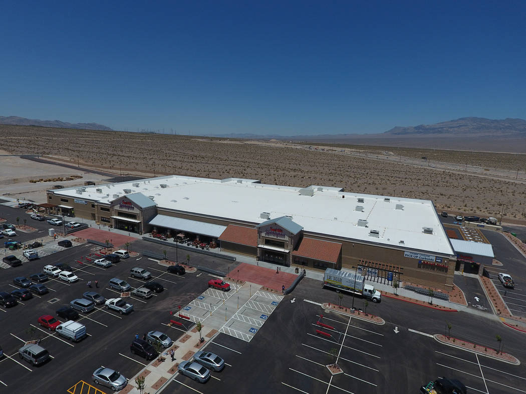 An aerial view of the new 125,000-square-foot Smith’s Marketplace on Skye Canyon Road on Tuesday, June 12, 2018, the day before it’s grand opening. Michael Quine Las Vegas Review-Jou ...