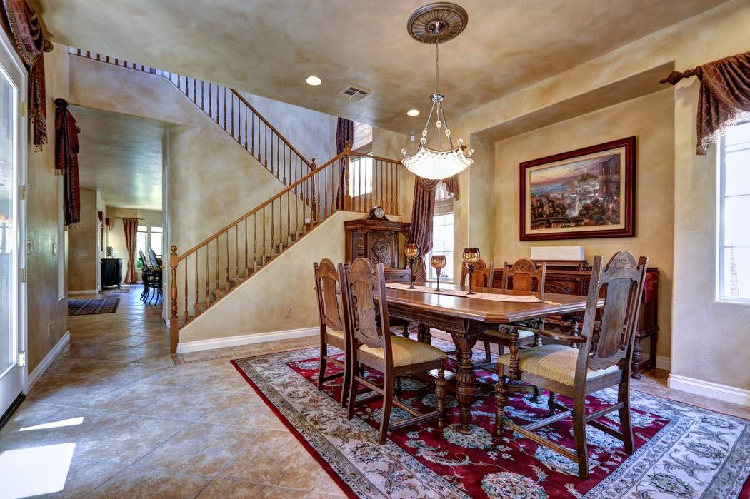 The dining room. (Lisa Paquette TourFactory)
