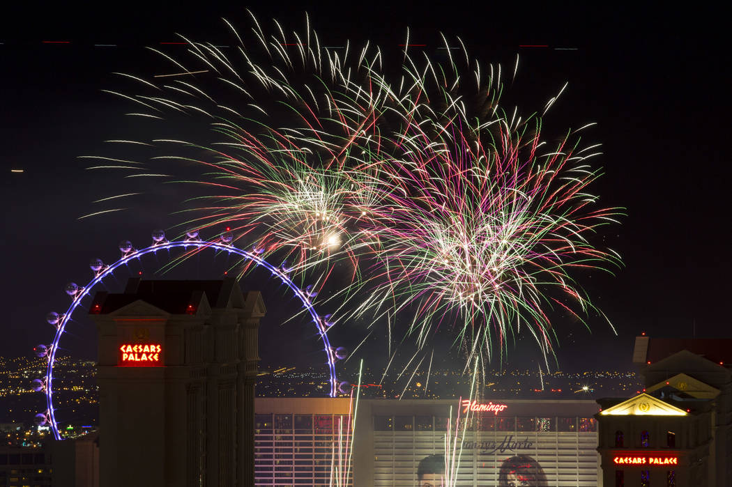 Caesars Palace celebrates the 4th with fireworks — PHOTOS Las Vegas