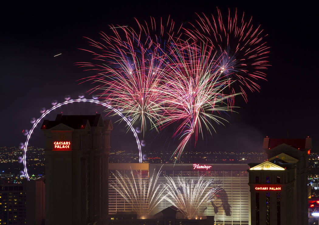 Caesars Palace celebrates the 4th with fireworks — PHOTOS Las Vegas