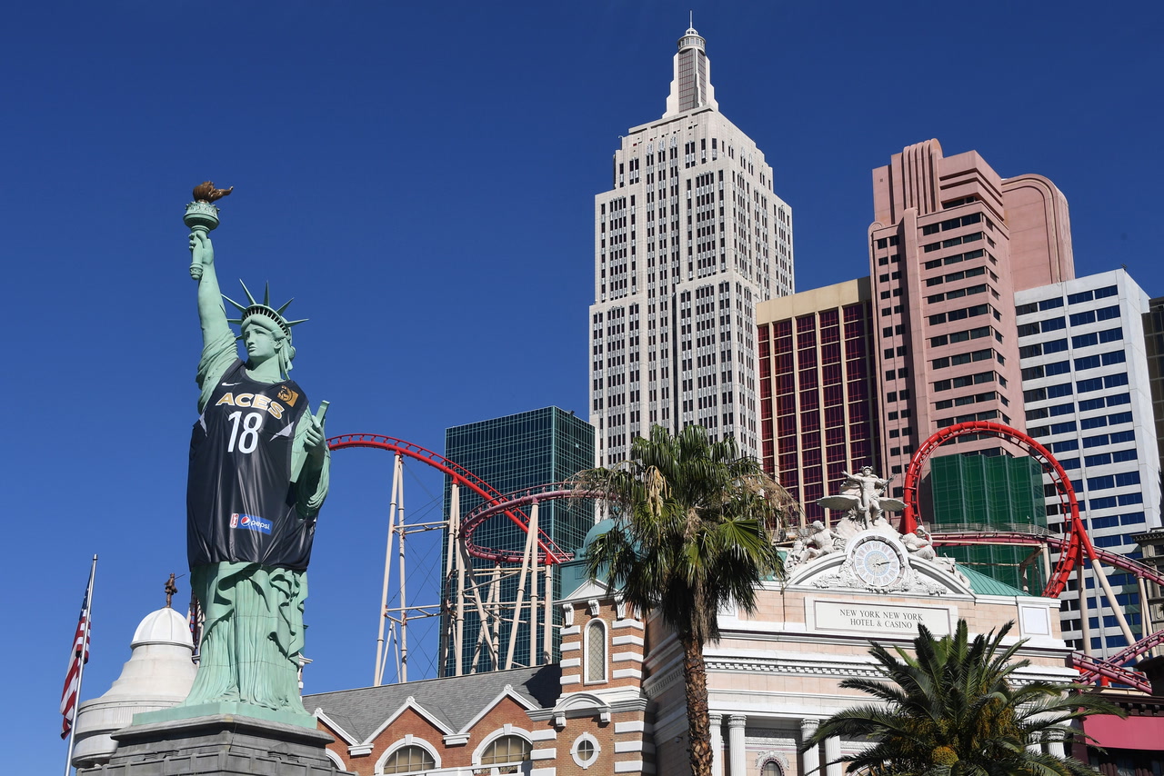 Statue of Liberty on Las Vegas Strip dons Aces jersey — VIDEO | Las Vegas Review-Journal1280 x 854