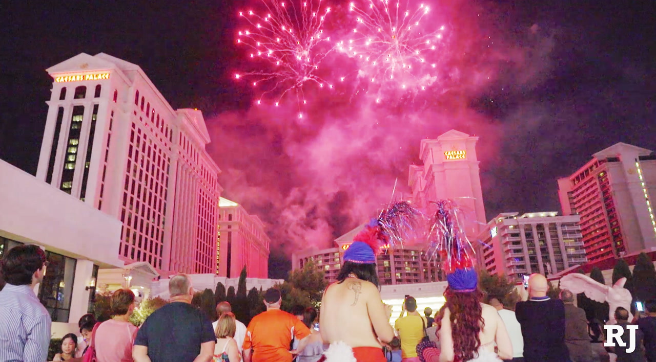 Caesars Palace celebrates the 4th with fireworks — PHOTOS The Strip