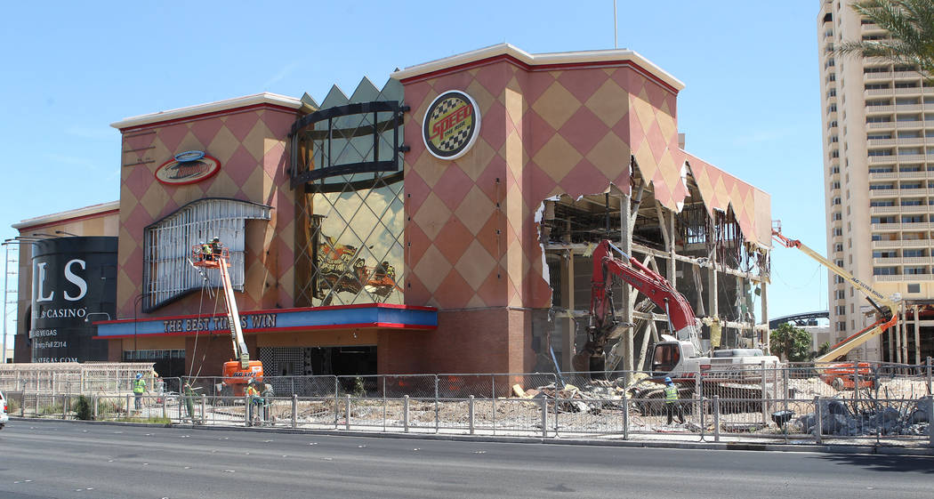 Demolition of the Sahara hotel-casino in 2013. (Las Vegas Review-Journal File Photo)