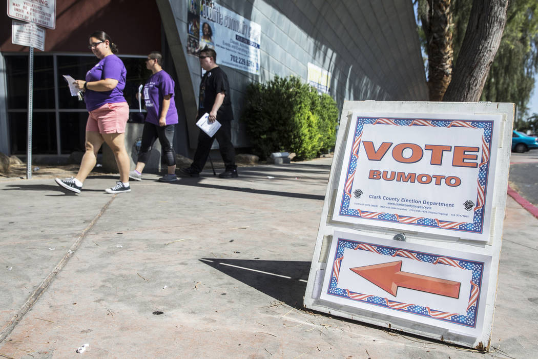 Voters walk into the Doolittle Community Center on Friday, June 8, 2018, in Las Vegas. Benjamin Hager Las Vegas Review-Journal @benjaminhphoto