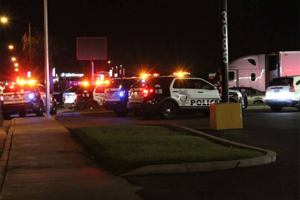 Las Vegas police investigated a late Monday July 16, 2018, shooting at an east valley apartment complex. (Max Michor/Las Vegas Review-Journal)