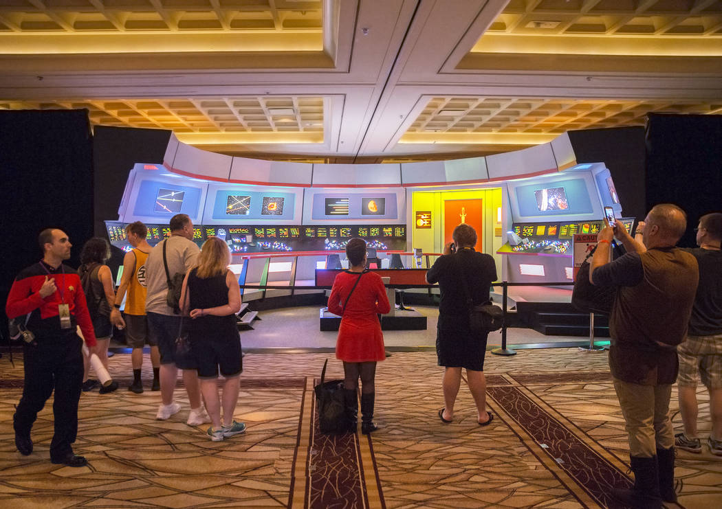 Thousands turn out for Las Vegas Star Trek Convention — PHOTOS Las
