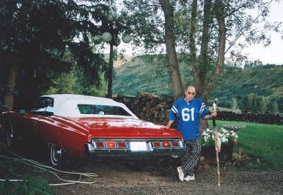 leer Sluit een verzekering af strelen Hunter S. Thompson is shown with his 1973 Chevrolet Caprice Classic, given  to him by friends in 1991 to honor the “Red Shark” from “Fear & Loathing in  Las Vegas.” (Anita Thompson) 