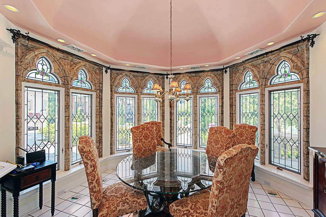 A breakfast nook. (Rob Jensen Co.)