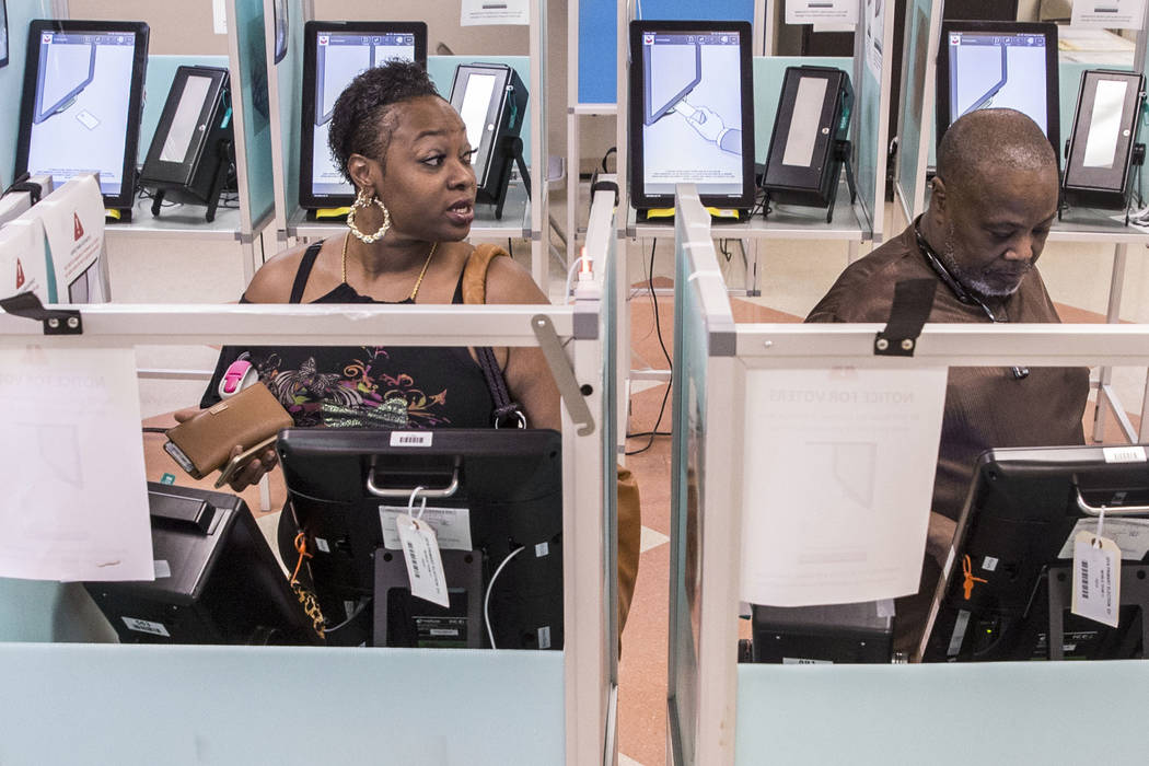 Shewana Lincoln, left, and Johney Robinson vote at the Doolittle Community Center on Friday, June 8, 2018, in Las Vegas. Benjamin Hager Las Vegas Review-Journal @benjaminhphoto