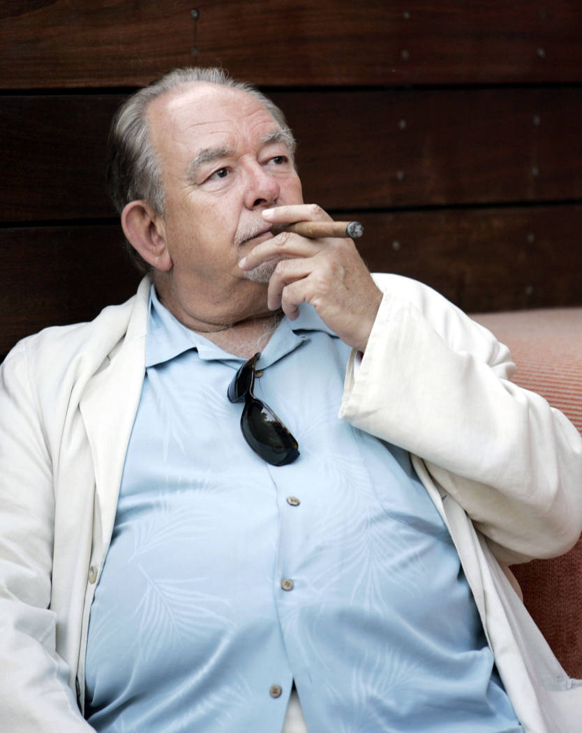 Television personality Robin Leach smokes a cigar while attending a party at Bare at Mirage Friday, April 27, 2007. (Ronda Churchill/Las Vegas Review-Journal)