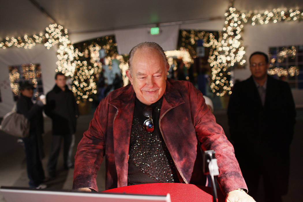 Robin Leach records a video message for U.S. military personel during an holiday event at the Opportunity Village Magical Forest in Las Vegas Wednesday, Dec. 19, 2007. (John Locher/Las Vegas Revie ...